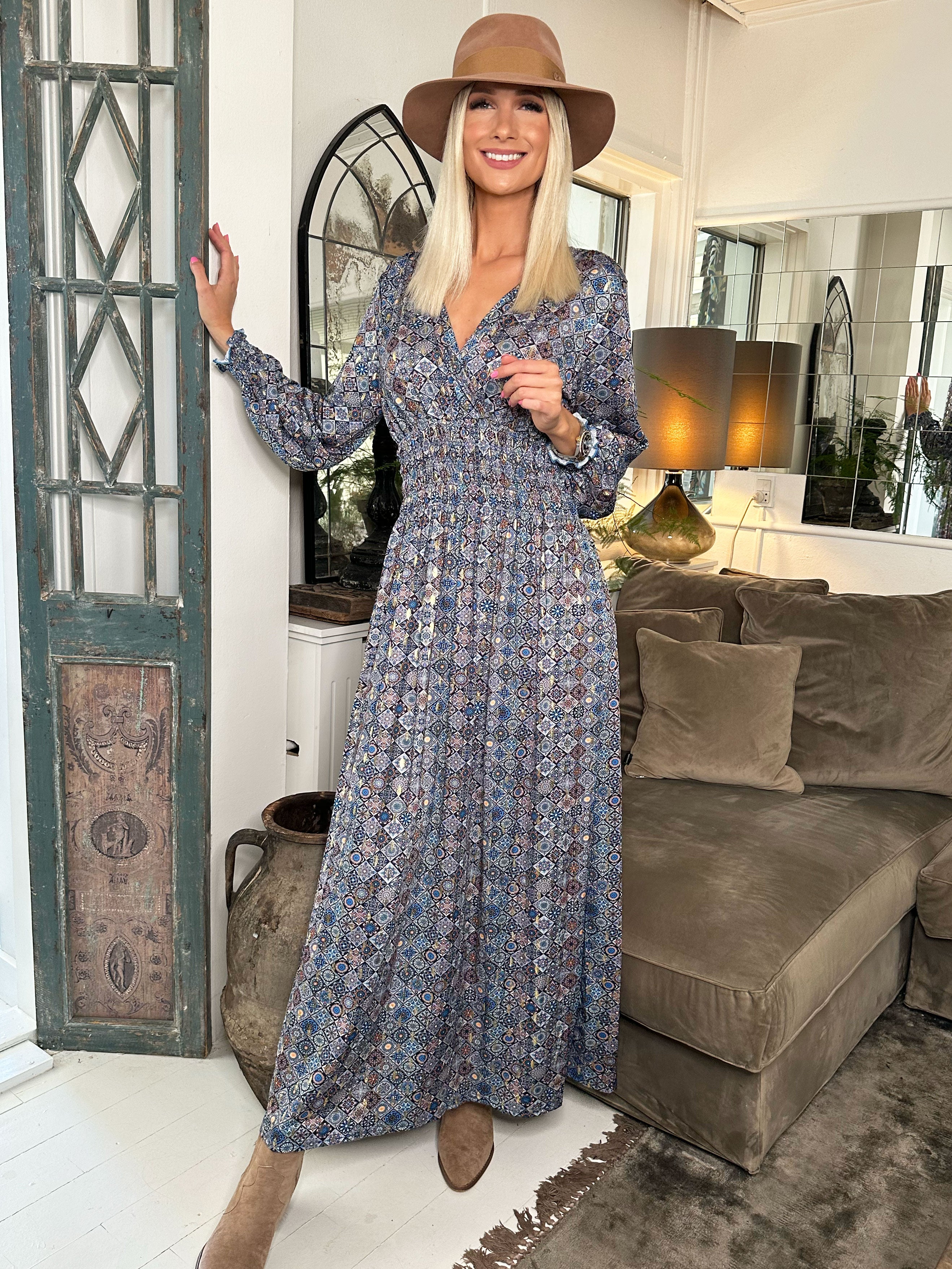 Pams Mosaic L/S - Lång elastisk klänning i skrynkelfritt tyg med långa ärmar